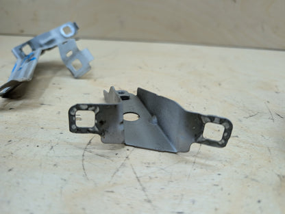 15-20 OEM BMW F80 F82 F83 M3 M4 Left Driver Fender Bracket Mount Carrier SET