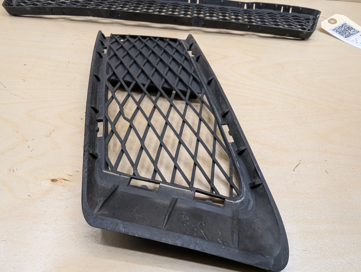 2007-2013 BMW 328i E93 Front Left Center Bumper Cover Grilles SET 7154719