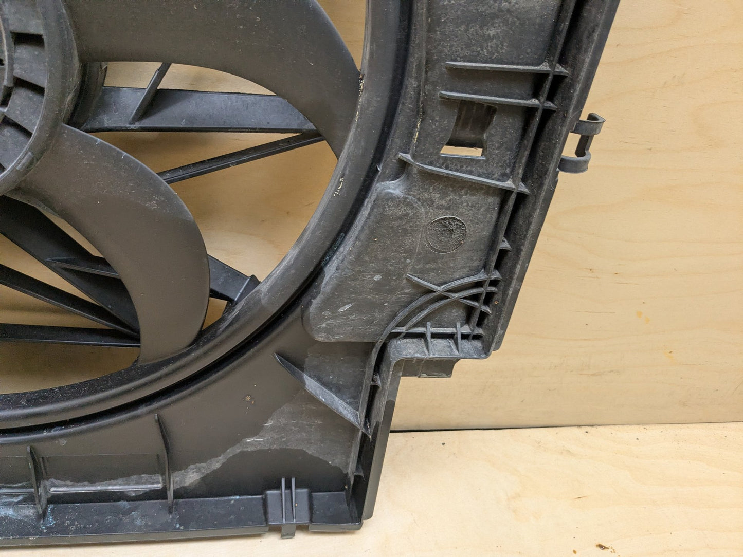 2011-2016 BMW X3 F25 Radiator Fan Shroud Housing w/ Motor 7601176