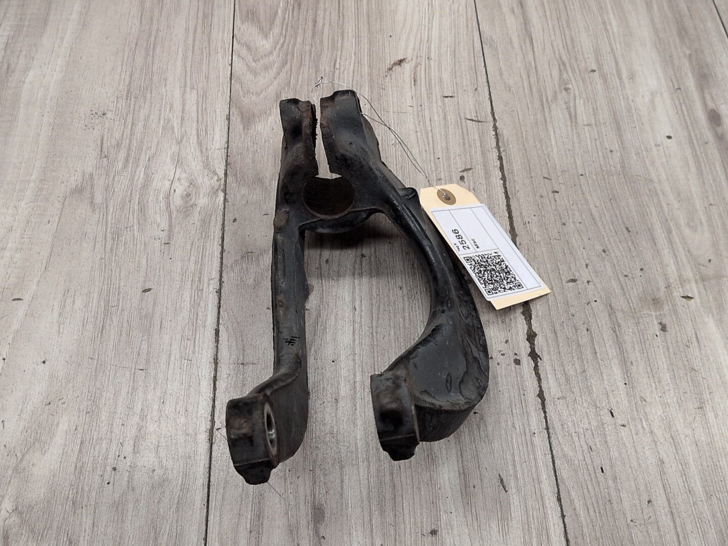 2015 - 2019 BMW X6 F86 Front Right Passenger Spring Strut Shock Absorber Bracket 6851592 S63B44T2