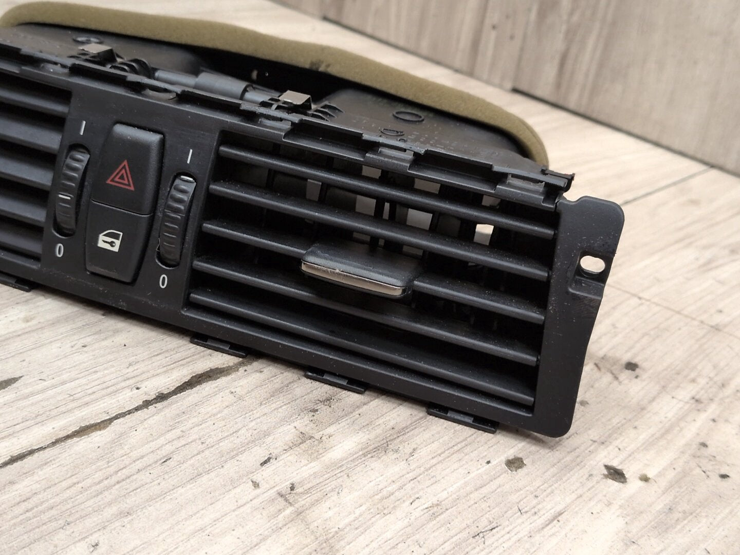 2004-2010 BMW M6 E64 Dashboard Dash Board Middle Center Air Vent 6910734 OEM