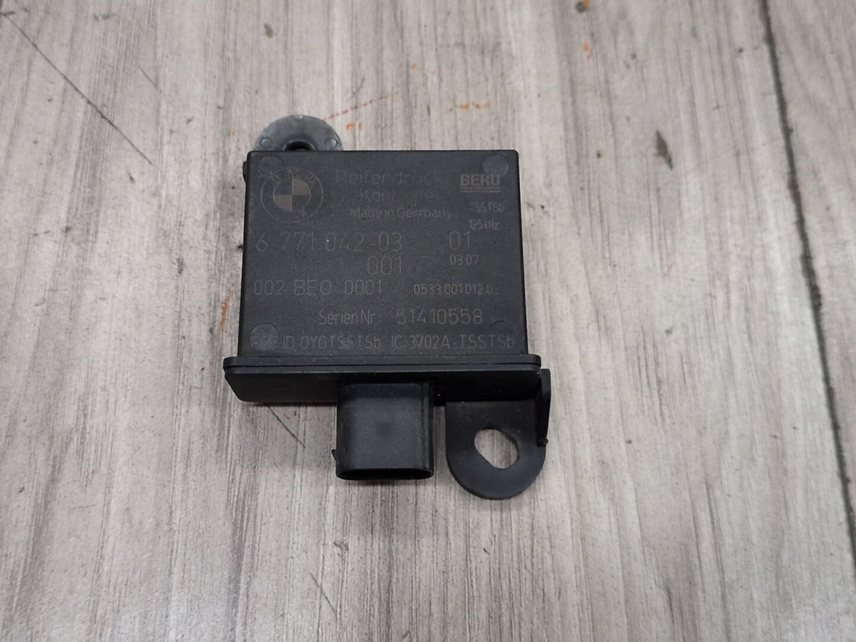 2008-2013 BMW 128i E82 RDC TPMS Tire Pressure Monitoring System Module 6771042 OEM