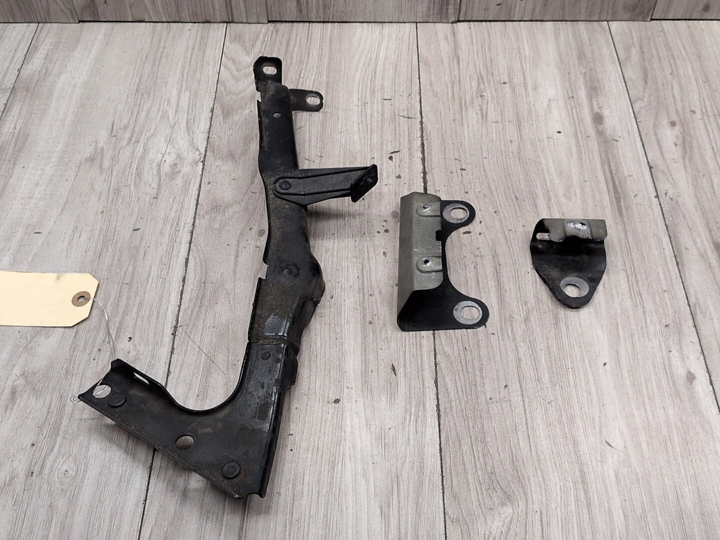 2008 - 2017 Audi S5 8T Front Left Driver Fender Brackets SET