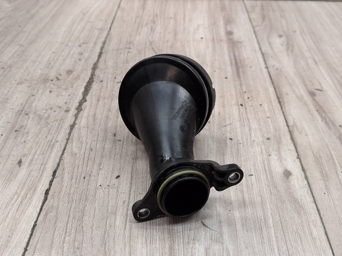16-19 OEM BMW G12 G30 M550 750 N63R Engine Oil Filler Neck