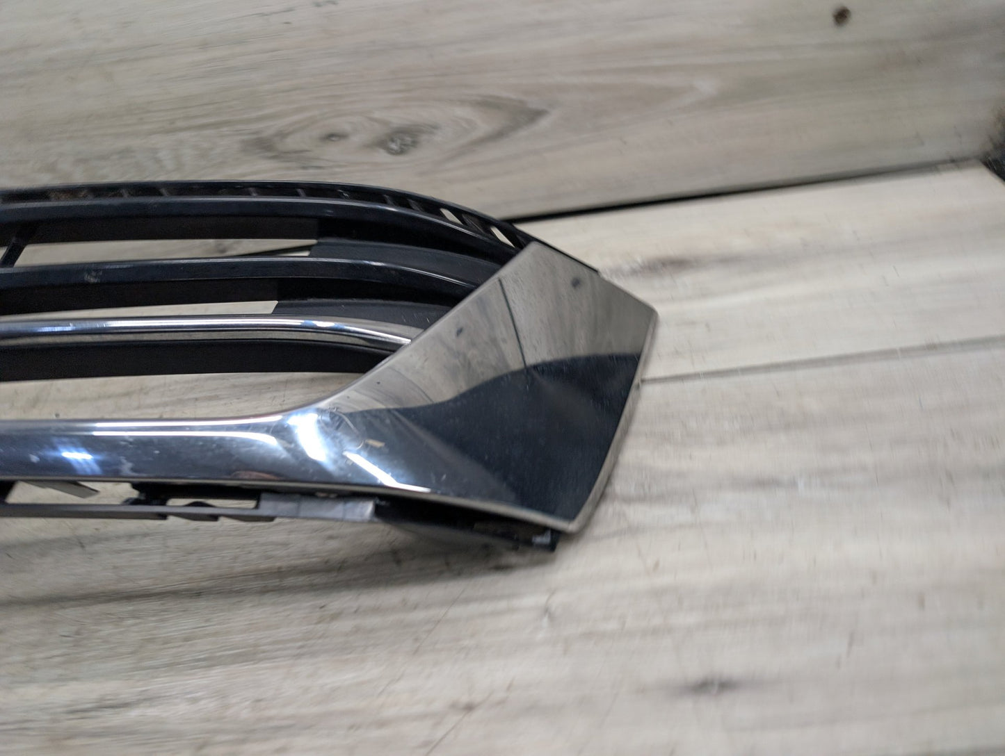 2017-2023 BMW 530i G30 Front Right Passenger Bumper Cover Grille 7385278
