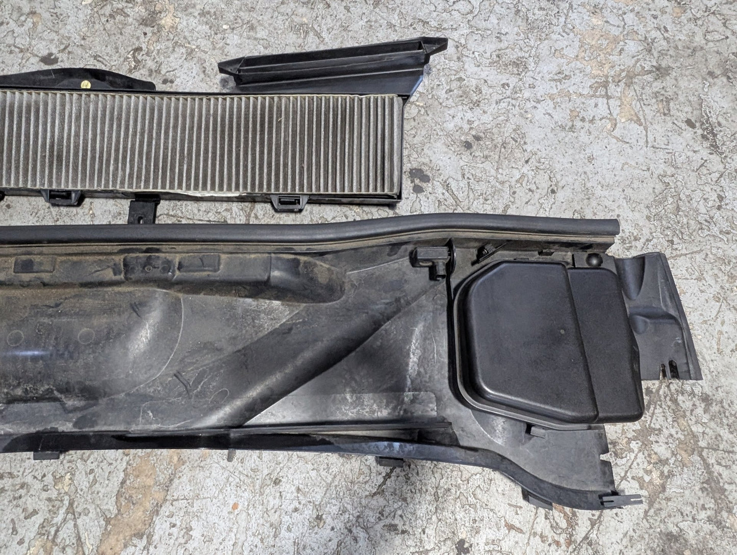 06-13 OEM BMW E90 E92 E93 328 335 Cabin Air Filter Cowl Housing Lower Upper SET