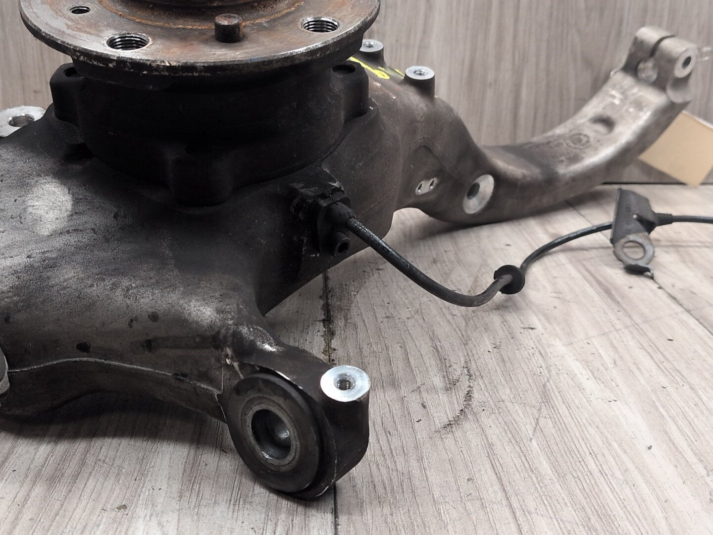 2014 - 2018 BMW X5 F85 Front Right Passenger Spindle Knuckle w/ Bearing 6869870 S63B44T2