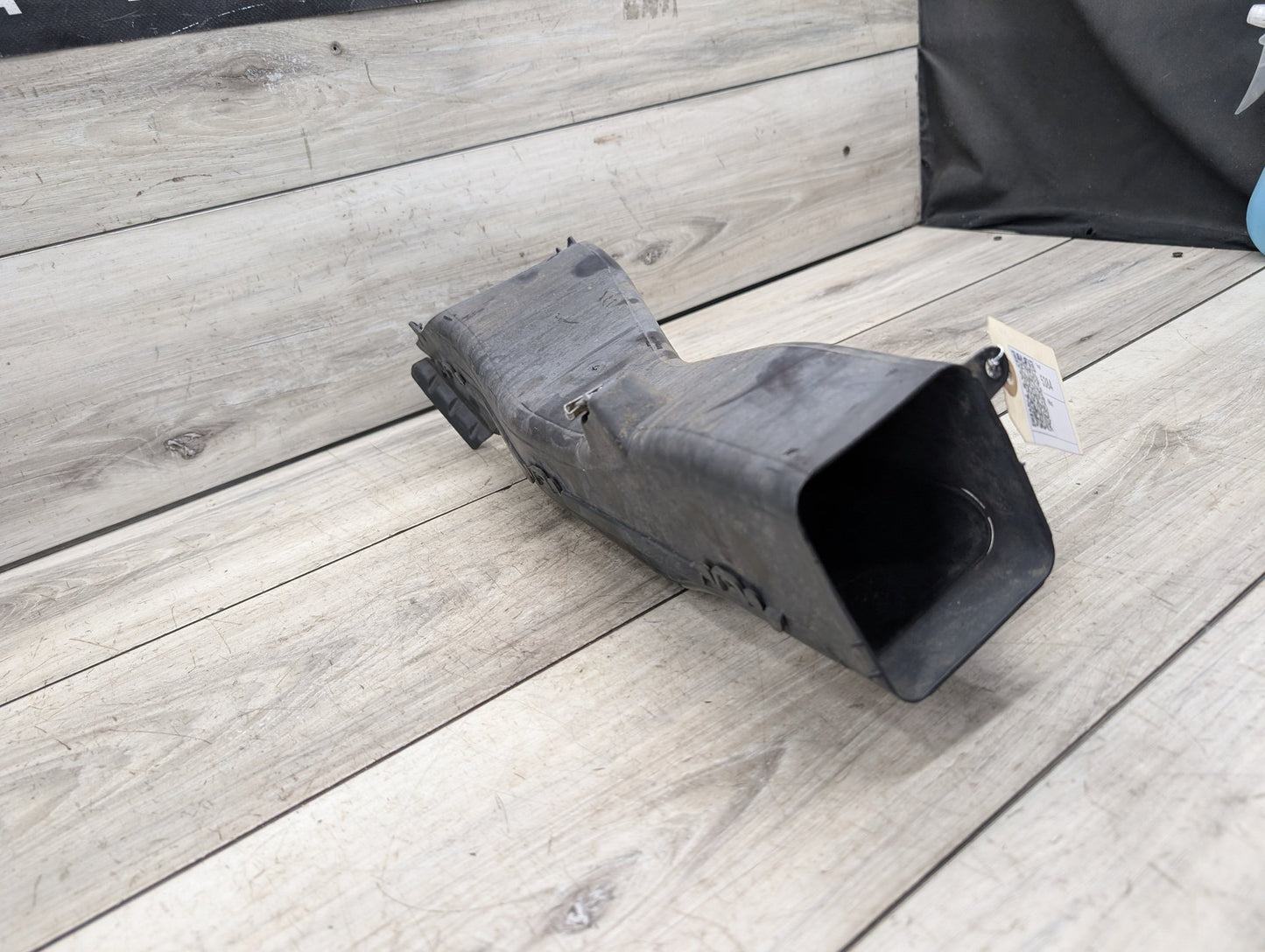 2007-2013 BMW X5 E70 Right Passenger Brake Air Duct 7222878