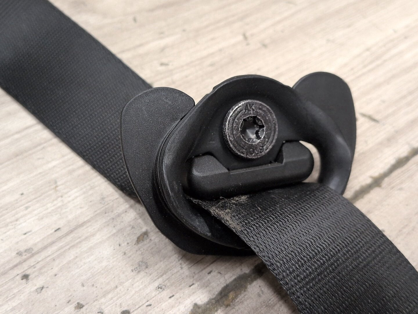 OEM BMW F95 G05 G06 G07 X5 X6 X7 Front Right Passenger Seat Belt Retractor Black