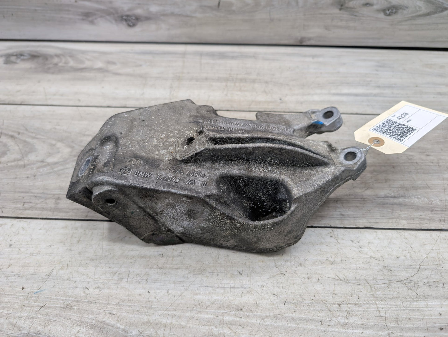 2019 - 2026 BMW 330i G20 Left Driver Engine Bracket Support Mount 6864595 B46B20O1