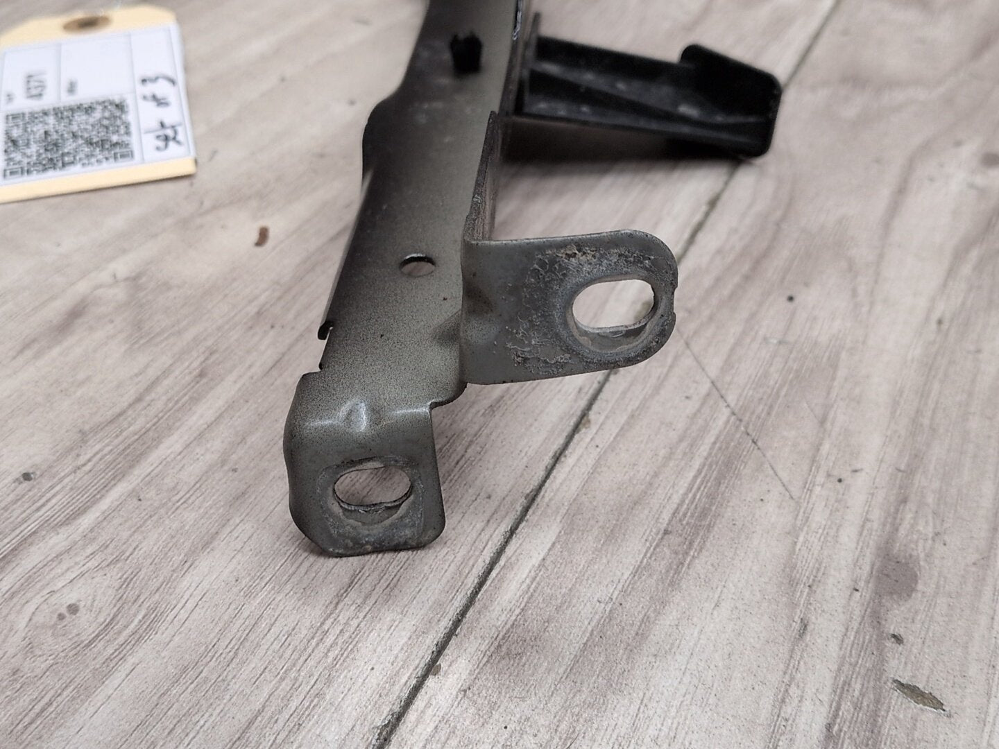 2008 - 2017 Audi S5 8T Front Left Driver Fender Brackets SET