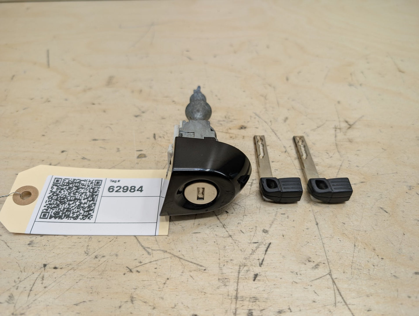 2006-2011 BMW 328i E90 Front Left Driver Key Lock Mechanism w/ Key 7162427