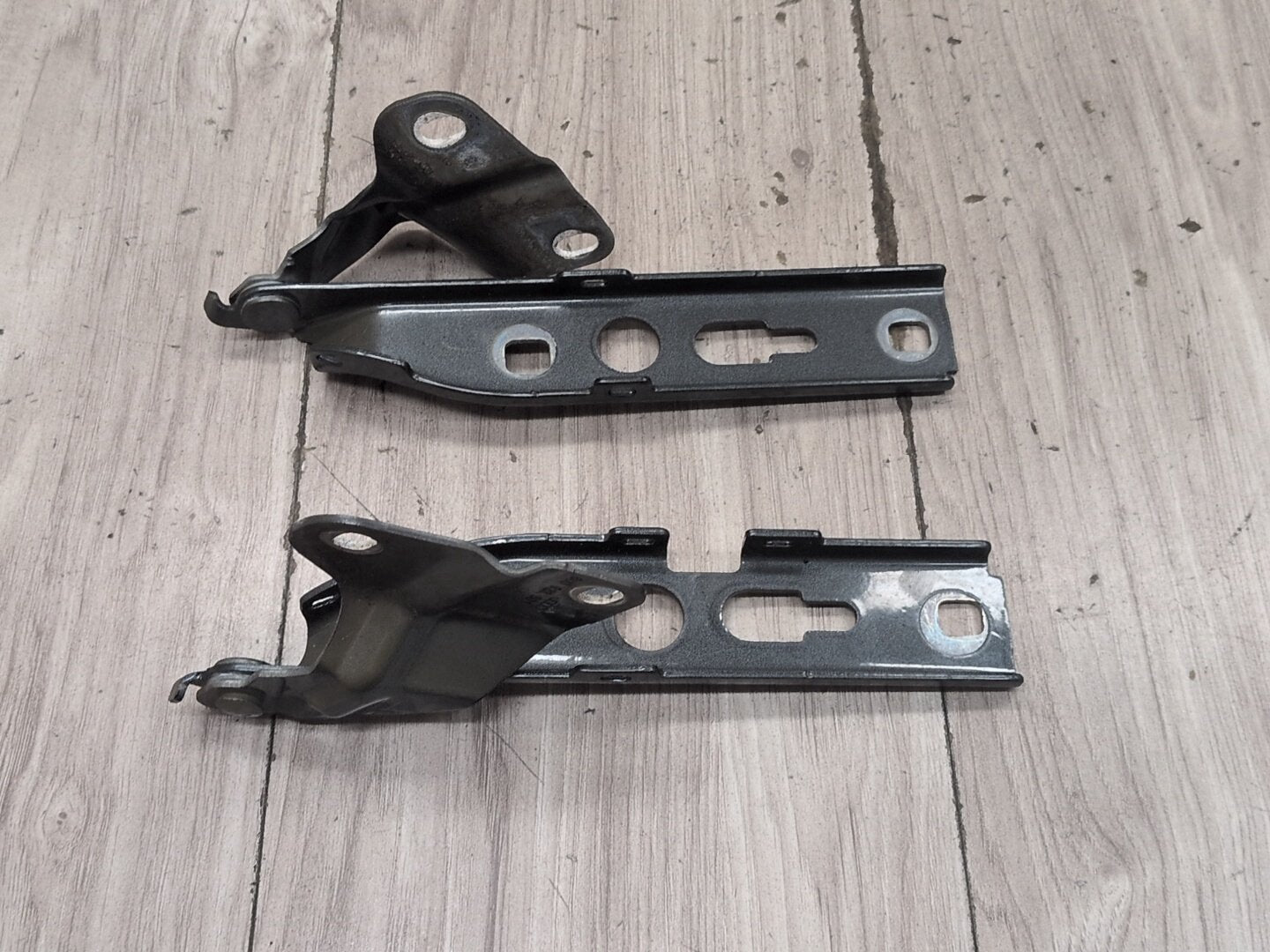 2015-2018 Audi Q3 8U Hood Bonnet Hinges SET 8U0823302
