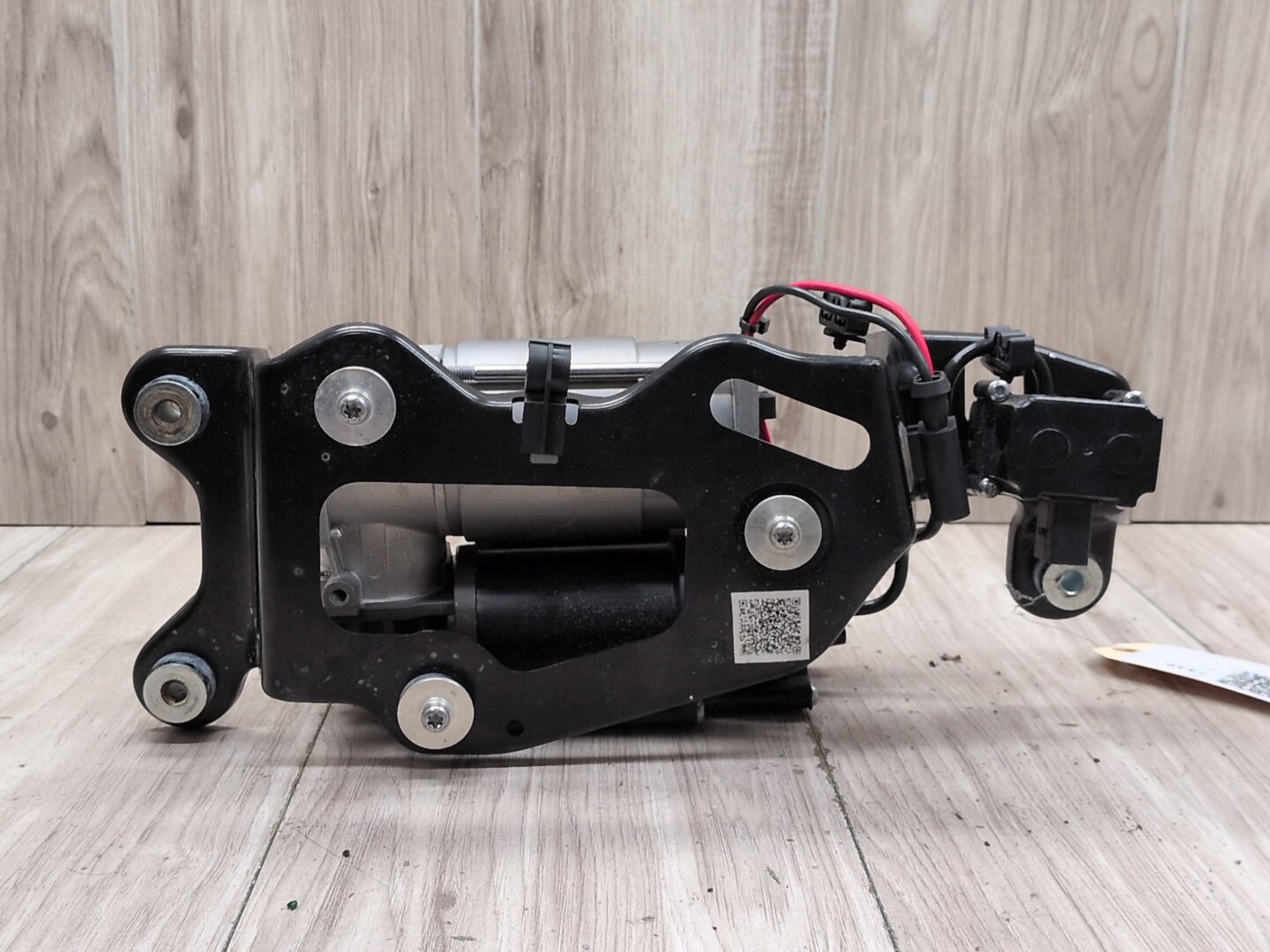 2015 - 2019 BMW X6 F86 Air Suspension Compressor Pump 6875177 S63B44T2