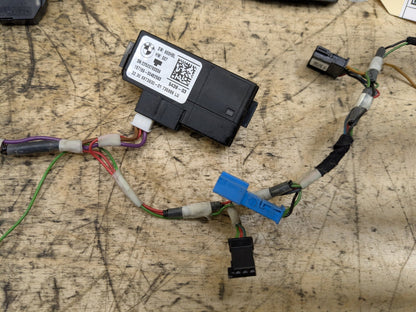 16-19 OEM BMW F90 G11 G12 740 750 Steering Wheel Touch Detection Control Module