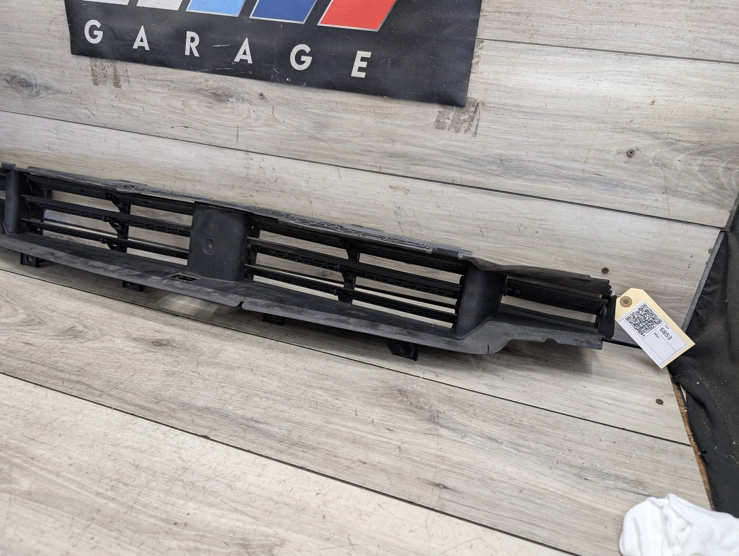 2016-2022 BMW 750Li G12 Front Lower Radiator Air Flap Shutter 7357982