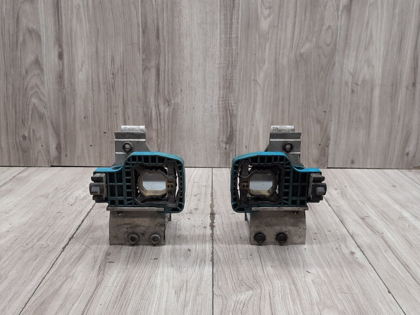 OEM BMW F90 F93 G11 G12 G16 G30 M5 Radiator Mount Support Bracket Left Right SET