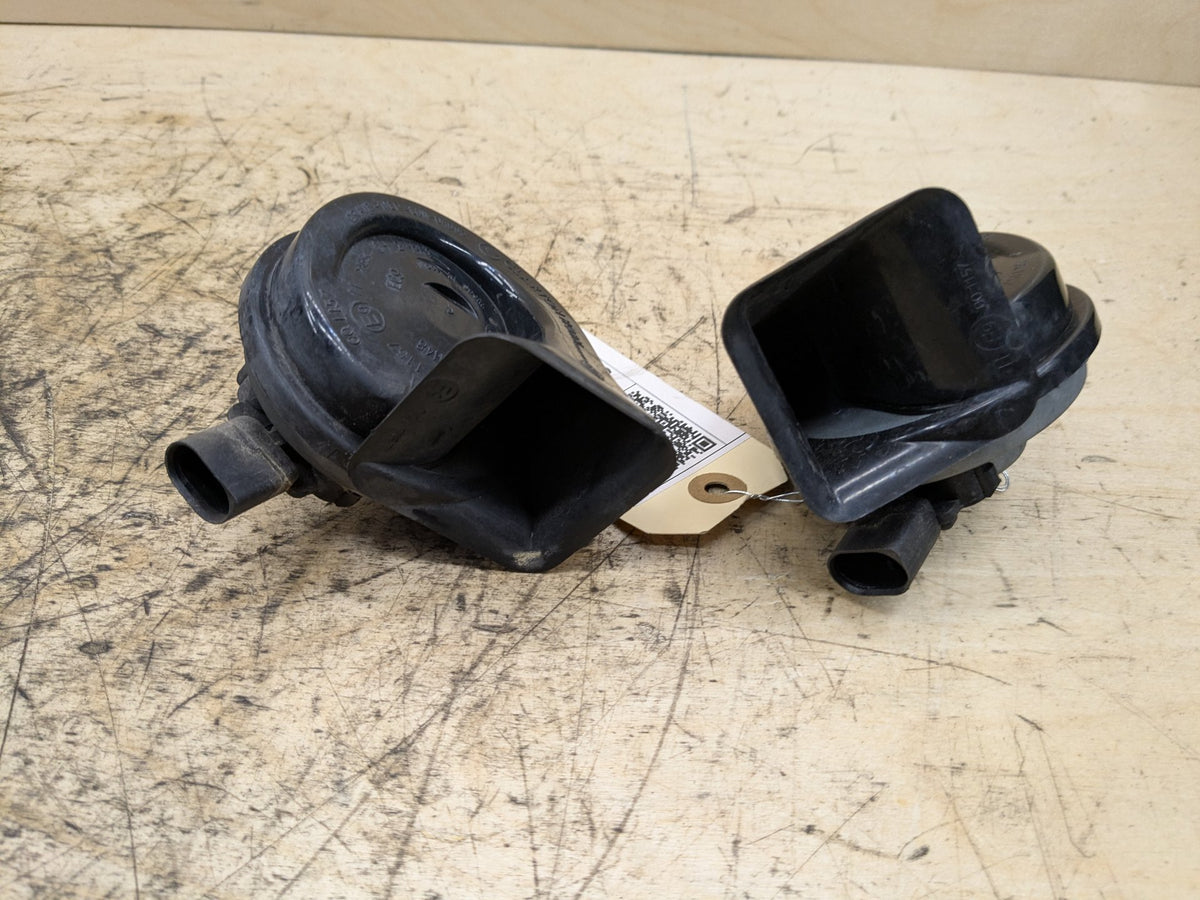 2008-2013 BMW 135i E88 Alarm Horns SET 7192551 OEM