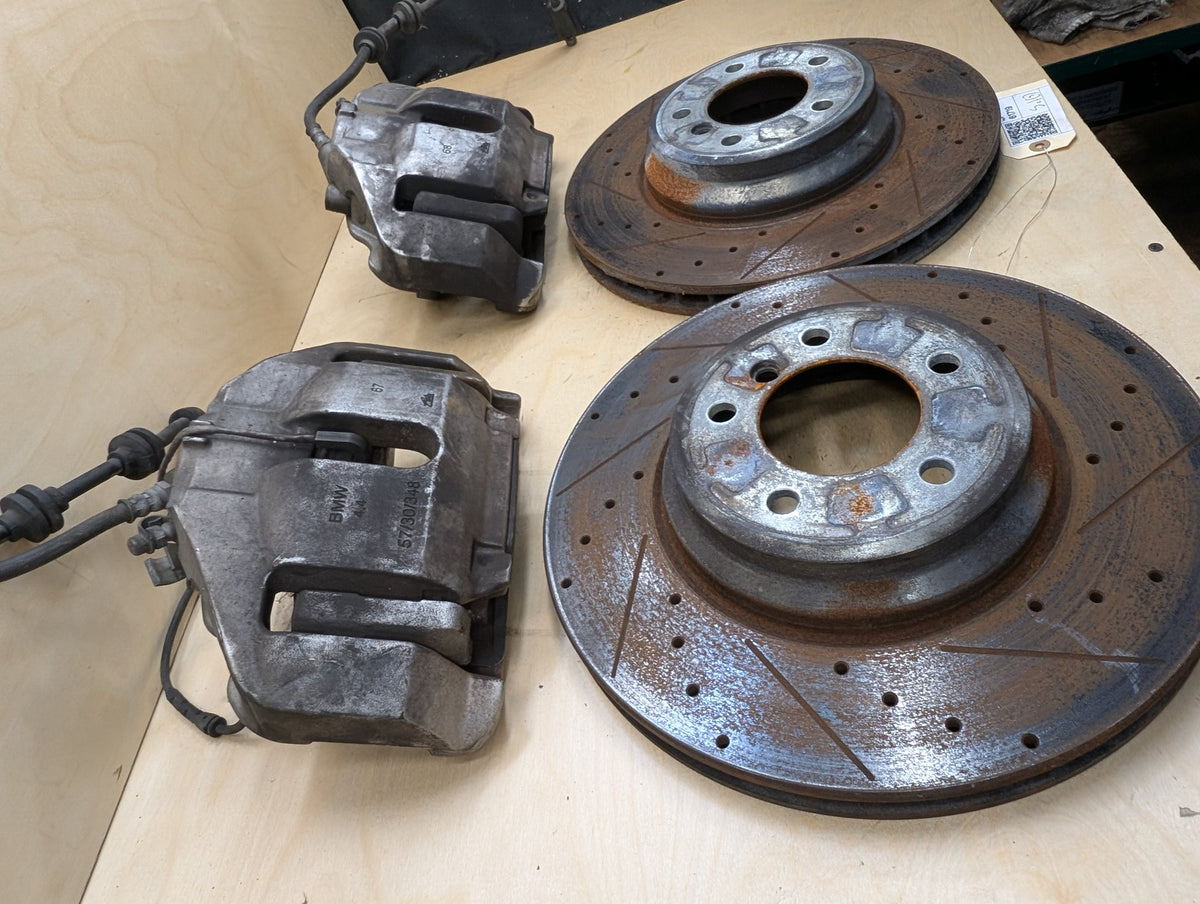 OEM BMW 335 E9X Front Left Right Brake Caliper SET w Drilled Slotted Rotors