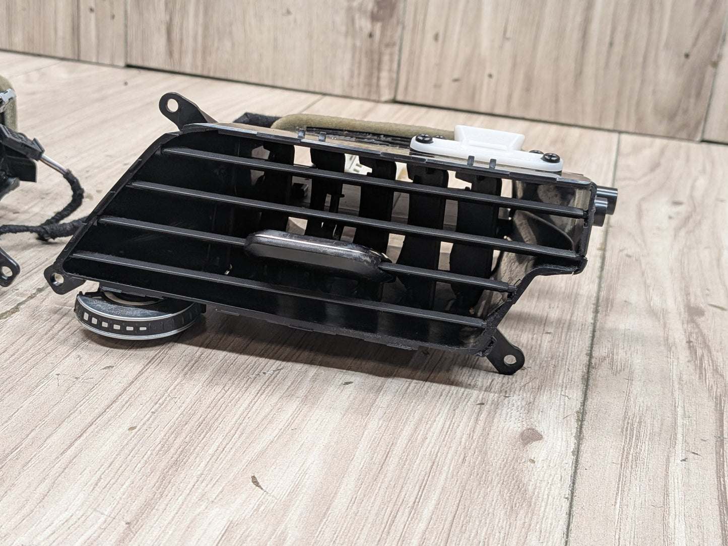 16-22 OEM BMW G11 G12 740 750 M760 Dash Center AC Air Vent Grille