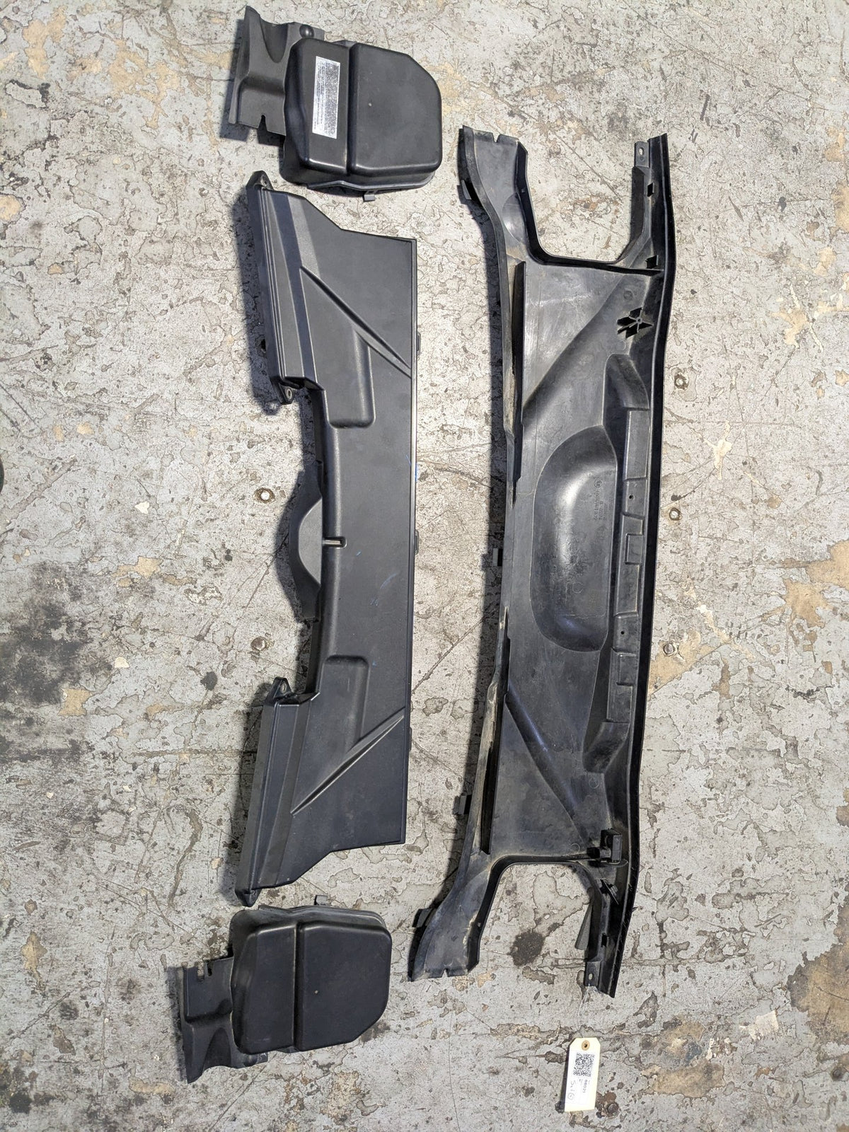 2008-2013 BMW 135i E88 Left Right Side Cowl Covers SET 6925018 OEM