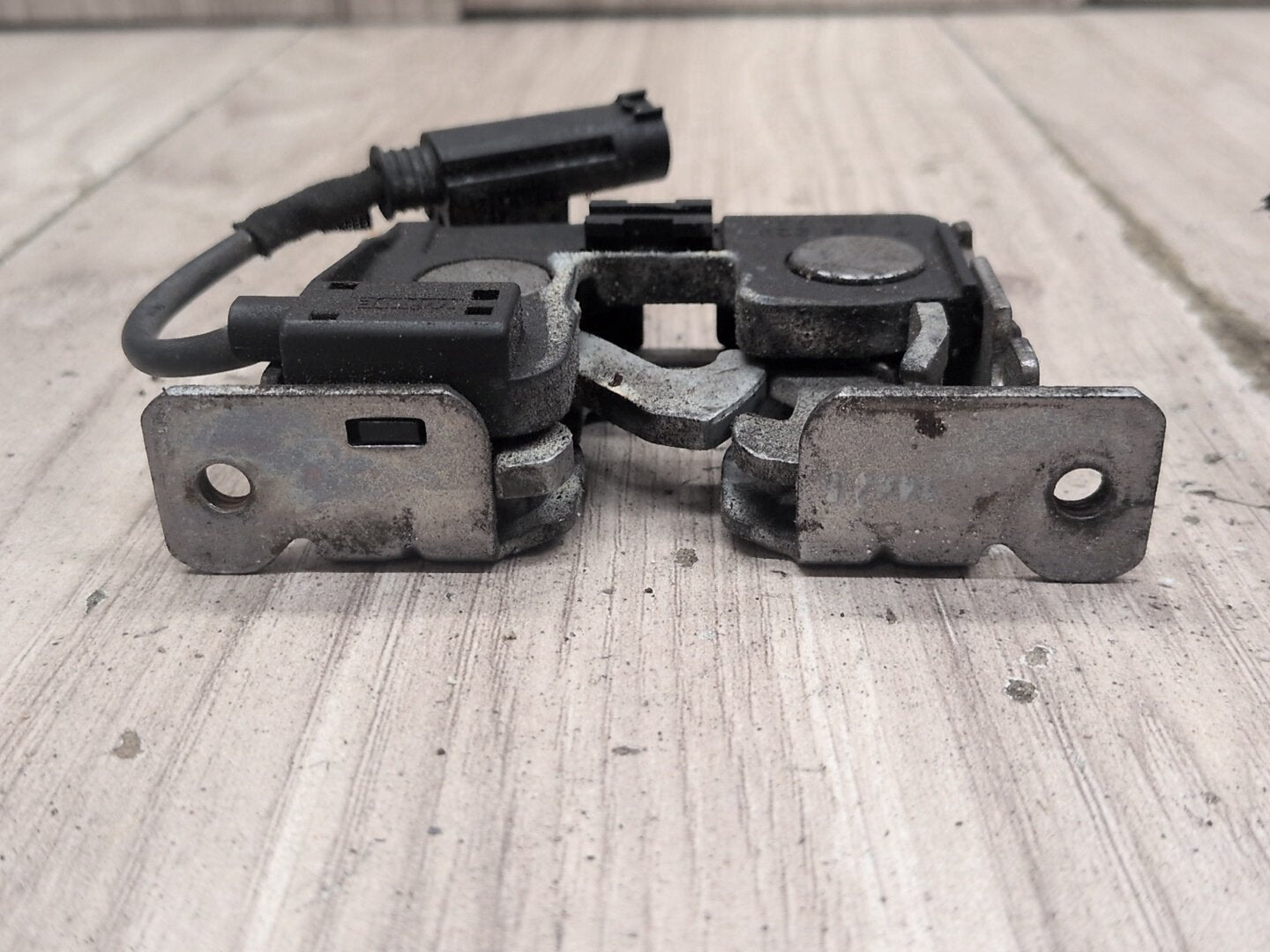 2004-2010 BMW M6 E64 Hood Bonnet Safety Lock Latches SET 7115228 OEM