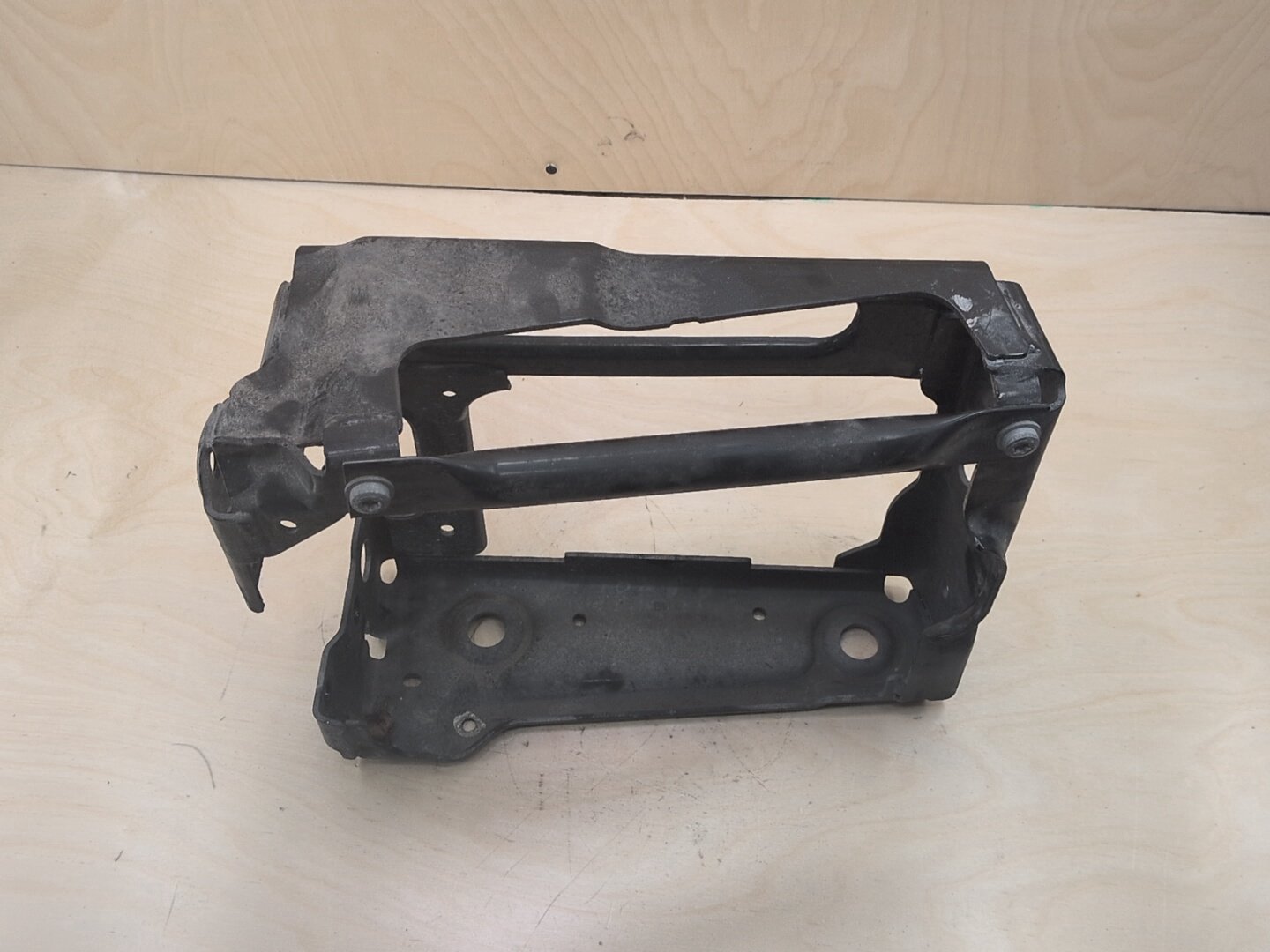 OEM BMW G01 G02 F97 X3 X4 Front Right Passenger Radiator Reinforcement Bracket