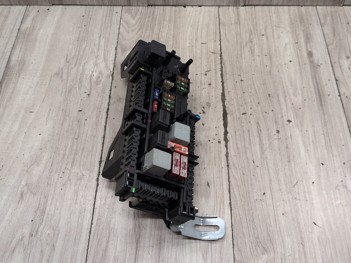 2009-2012 Mercedes-Benz E550 W212 Front Fuse Relay Box Assembly