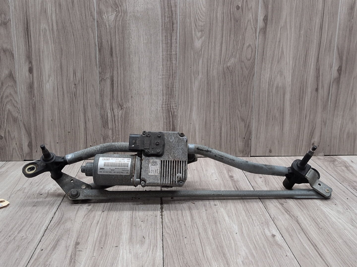 2008 - 2017 Audi S5 8T Front Windshield Wiper Motor 8T1955119D