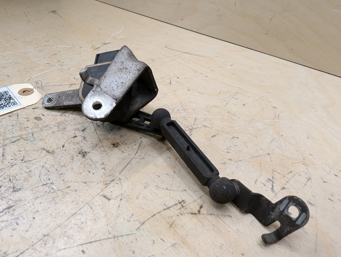 2016-2022 BMW 750i G12 Suspension Height Level Sensor 2959574