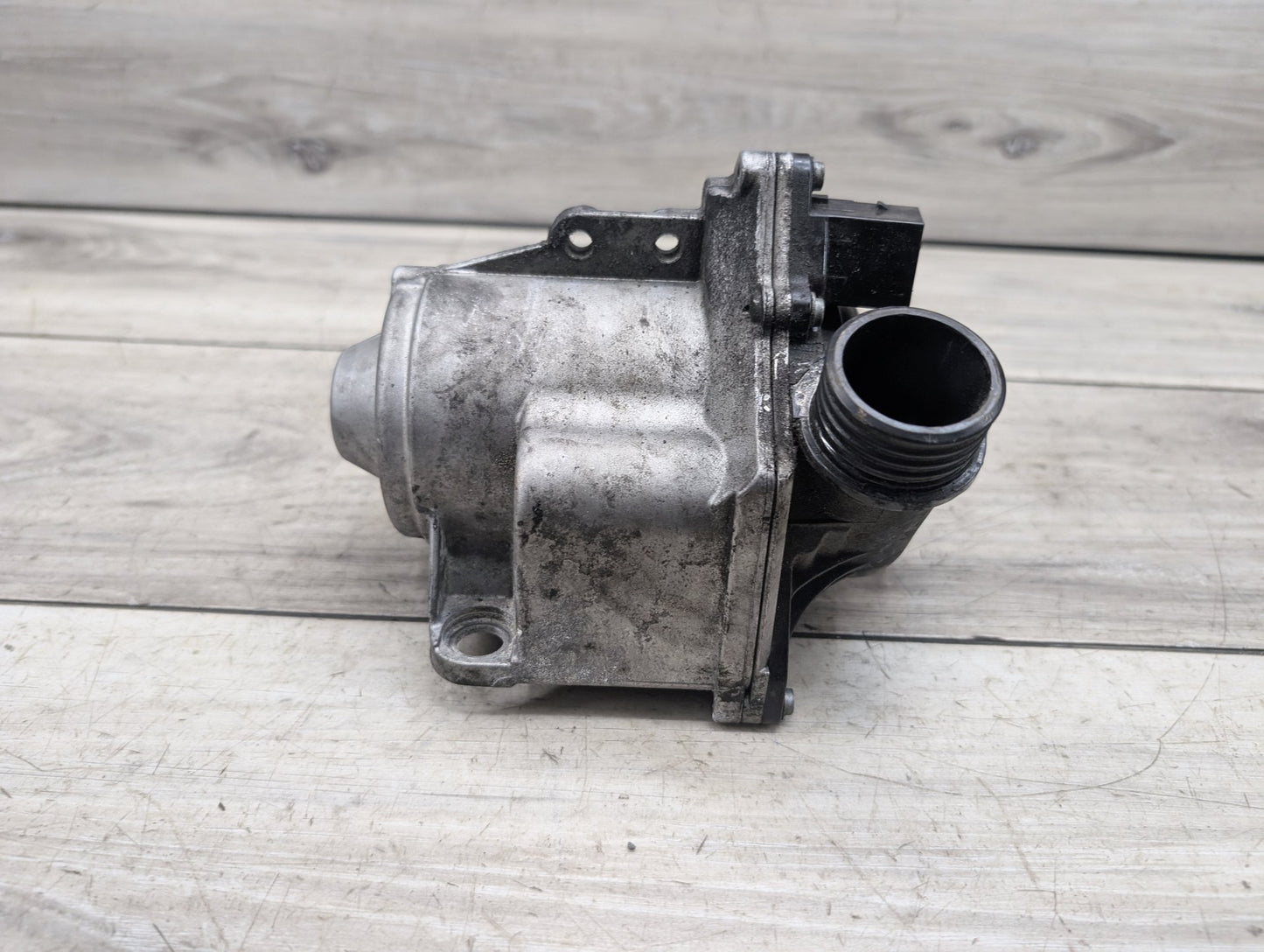 2014 BMW F10 535i Engine Motor Cooling Auxiliary Water Pump 8635090