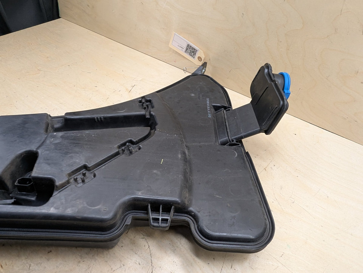 OEM BMW G12 G30 540 M550 750 M760 Windshield Wiper Washer Reservoir Tank Pump