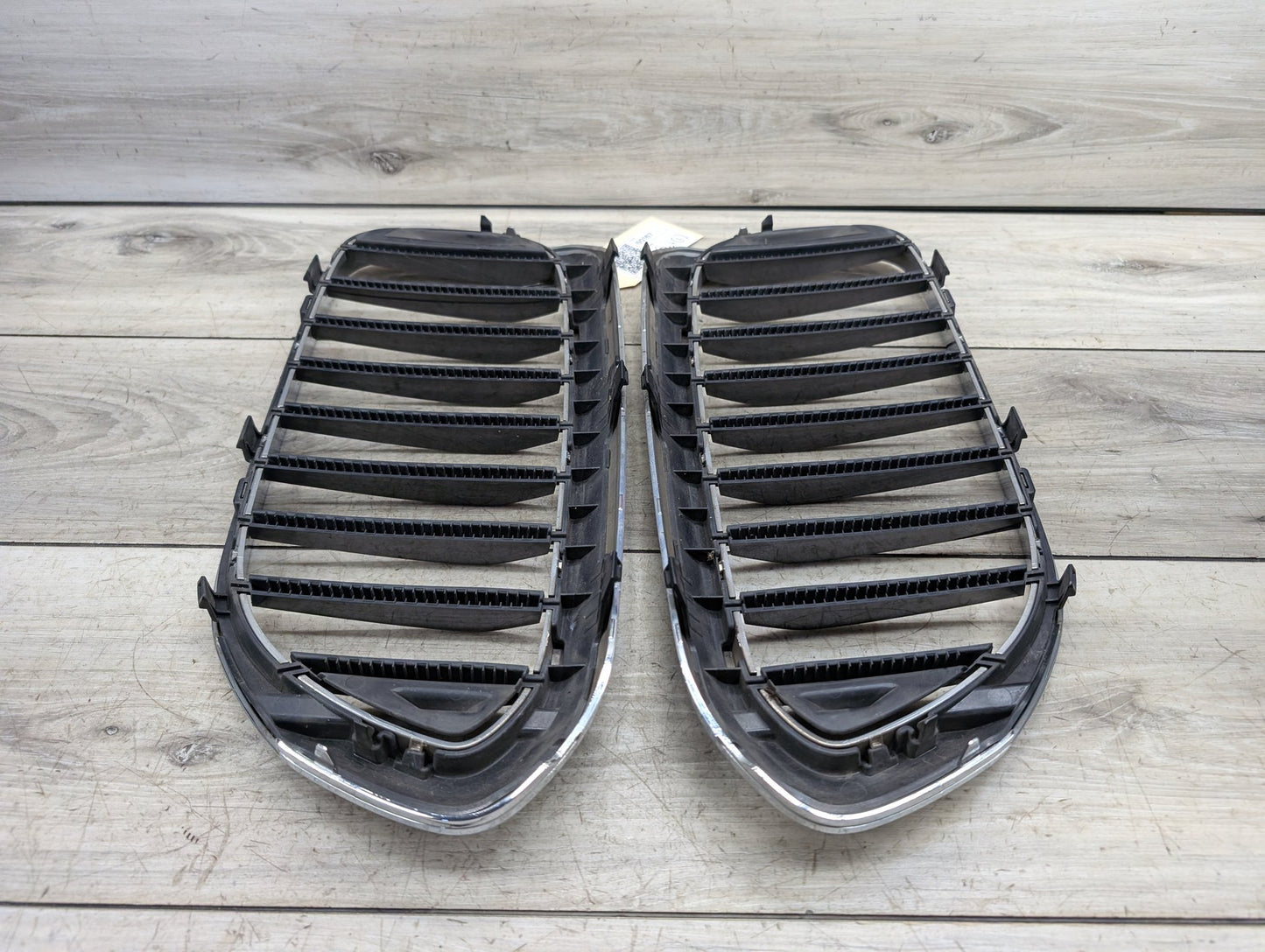 17-20 OEM BMW G30 530 540 Front Bumper Upper Kidney Grille Pair SET