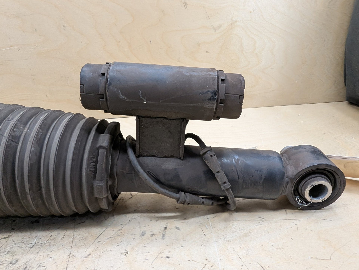 16-22 OEM BMW G11 G12 740 750 B7 REAR Right Passenger Air Suspension Strut Shock