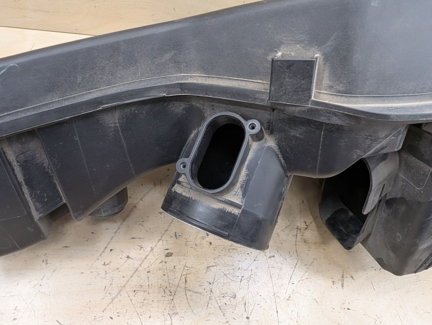 2012-2018 BMW F30 320i N20B20U0 Engine Air Filter Box Assembly 7597589