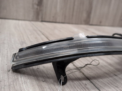 2010 - 2015 BMW 750i F01 Front Right Passenger Turn Signal Light Indicator 7308536 N63B44O1