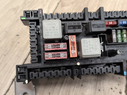 2009-2012 Mercedes-Benz E550 W212 Front Fuse Relay Box Assembly