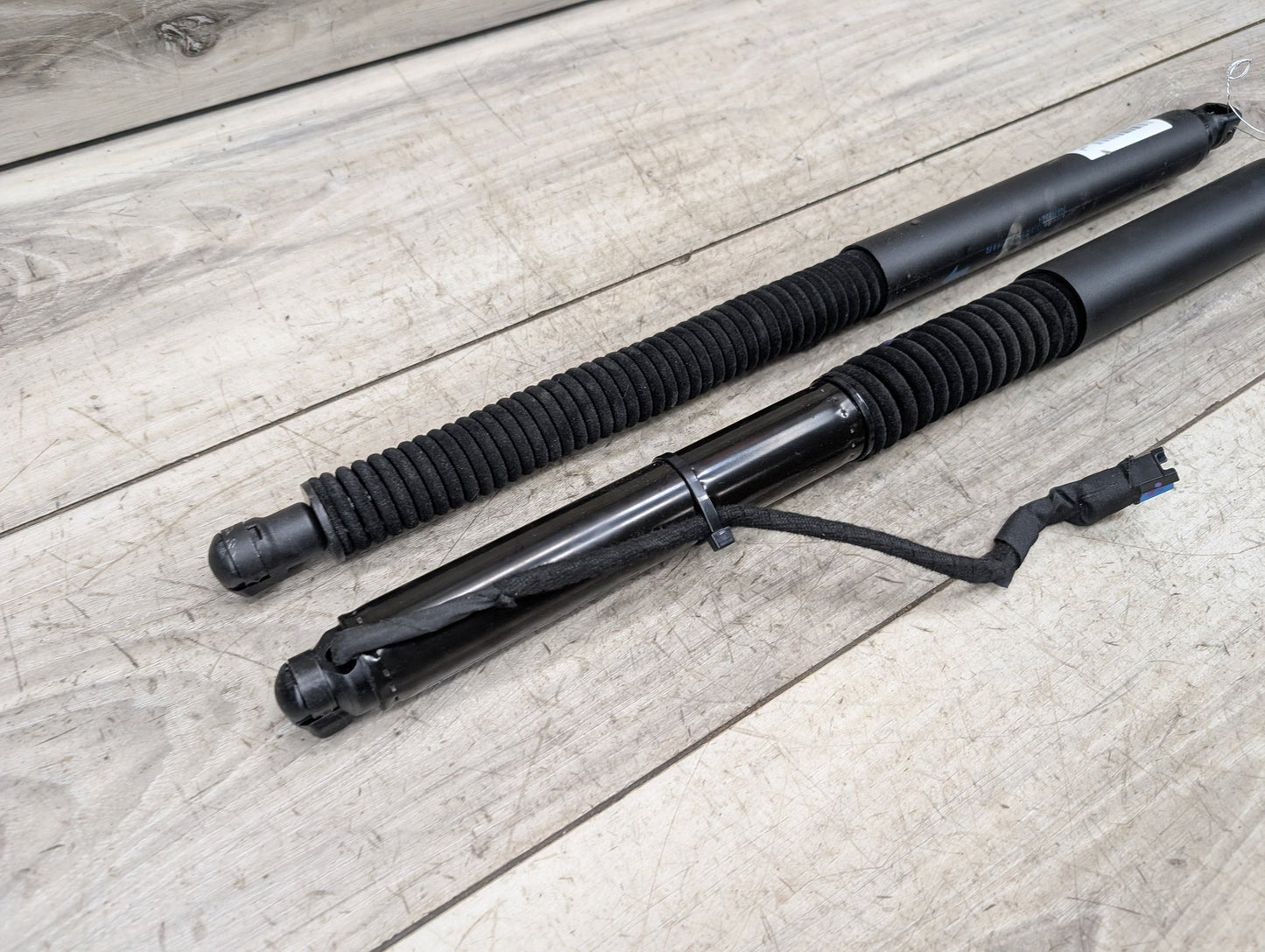 19-24 OEM BMW G01 X3 30 M40 Rear Left Right Trunk Tailgate Shock Hatch Strut
