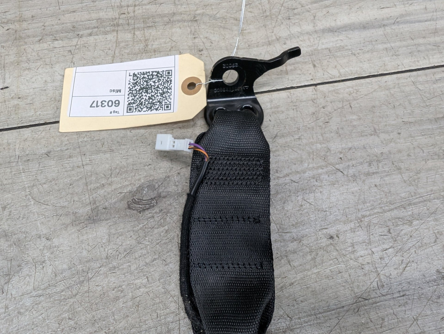 OEM BMW F90 M5 G30 530 540 M550 Rear Center Middle Seatbelt Seat Belt Buckle