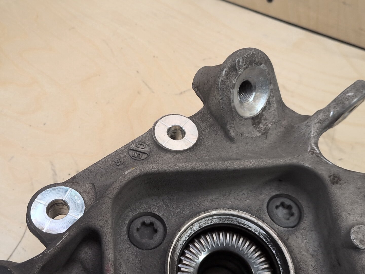 OEM BMW G01 X3 30i 30iX M40iX REAR Right Passenger Knuckle Hub Spindle Bearing