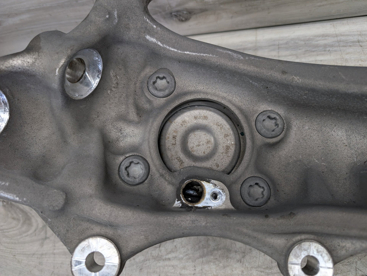 OEM BMW G30 G15 G16 530 540 RWD Front Right Hub Spindle Knuckle Wheel Bearing