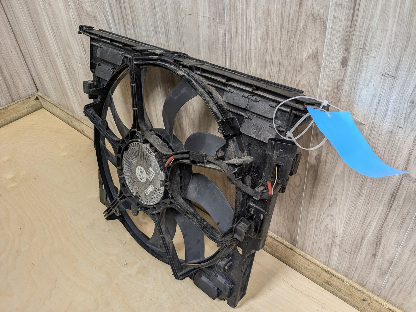 2011 - 2016 BMW 535i F10 Radiator Fan Shroud Housing w/ Motor 7647652 N55B30A