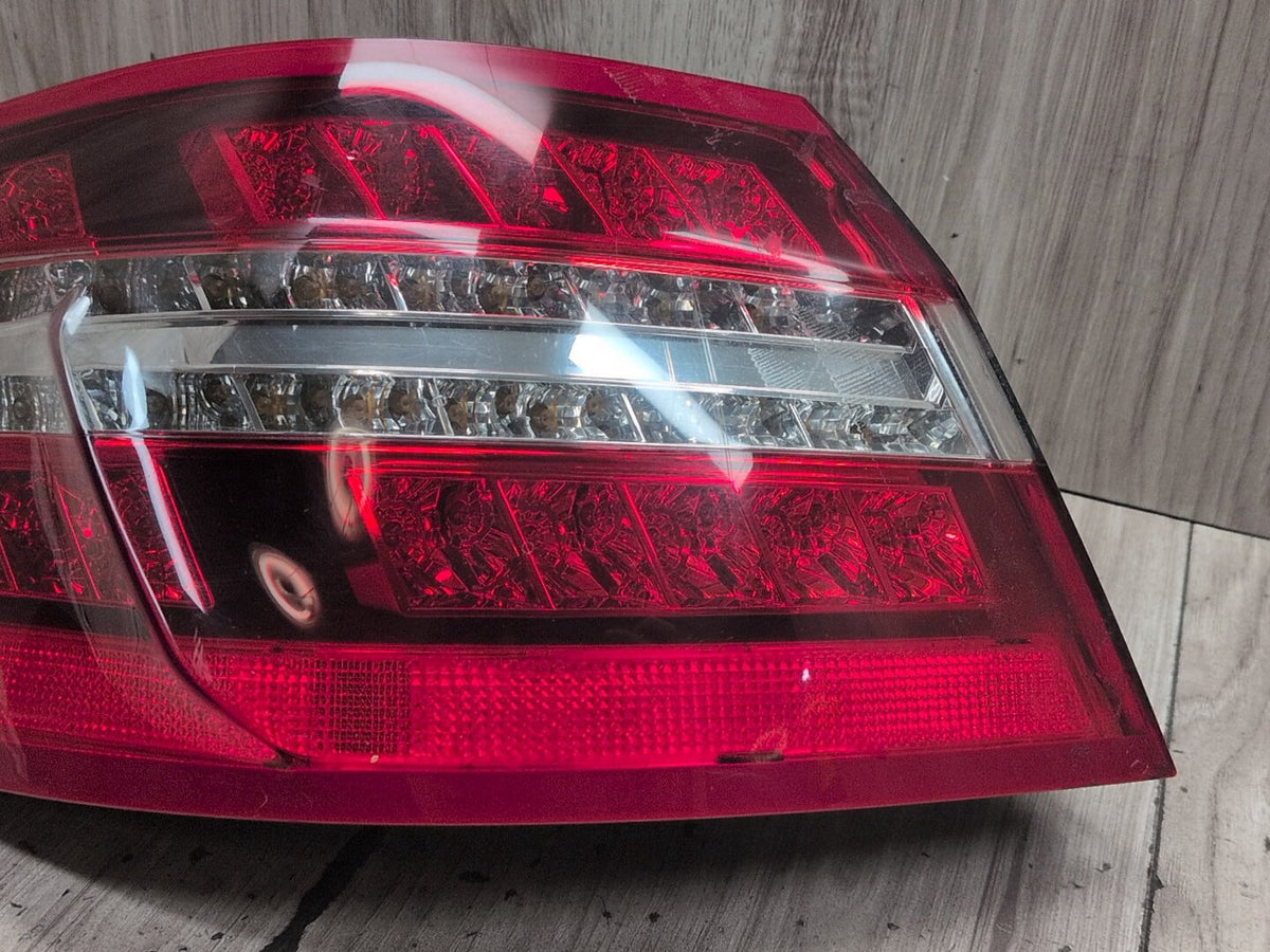 2009-2012 Mercedes-Benz E550 W212 Rear Left Driver Outer Tail Light A2129060758