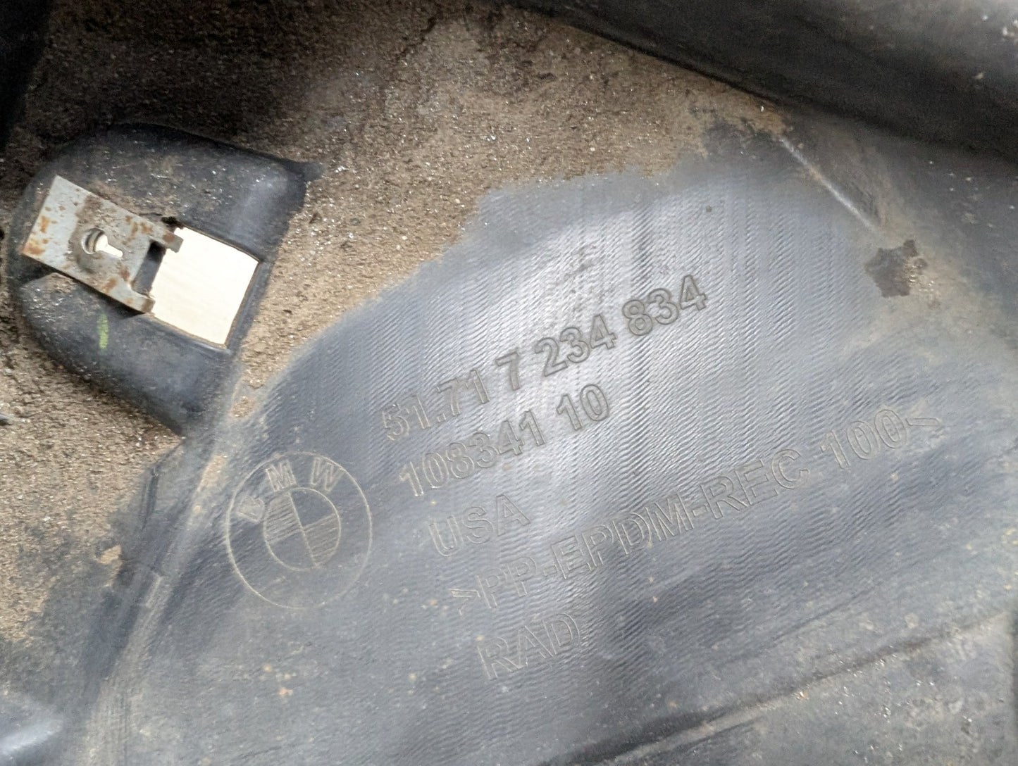 2007-2013 BMW X5 E70 Front Left Driver Wheel Fender Liner Splash Guard 7234832