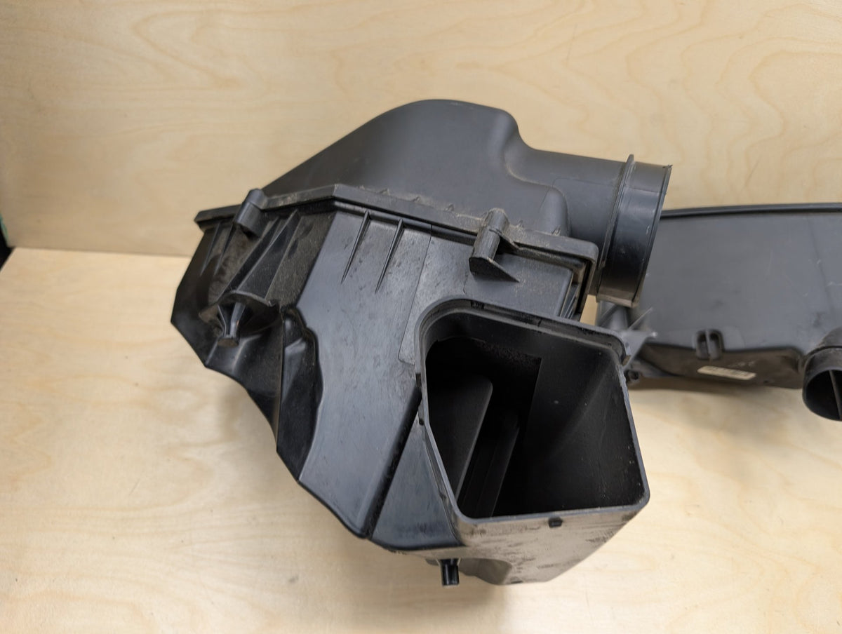 2018-2024 BMW G01 X3 B46B20O0 Engine Air Filter Box Assembly 8635110