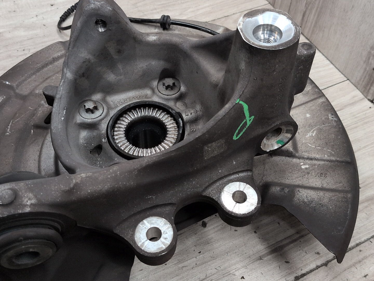 2012-2018 BMW M6 F06 Rear Right Passenger Spindle Knuckle w/ Bearing 2284142