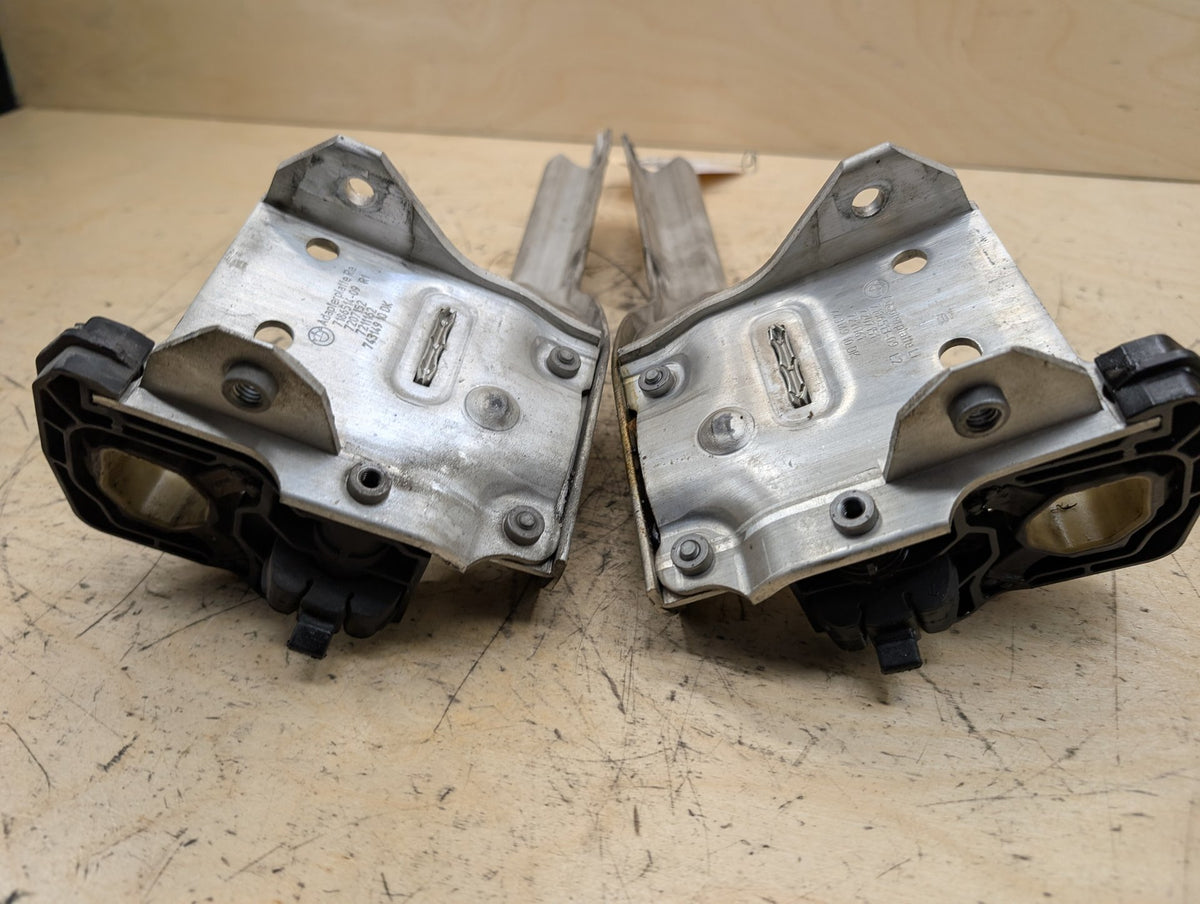 2010-2017 BMW 535i GT xDrive F07 Cooling Radiator Brackets SET 7186513 OEM
