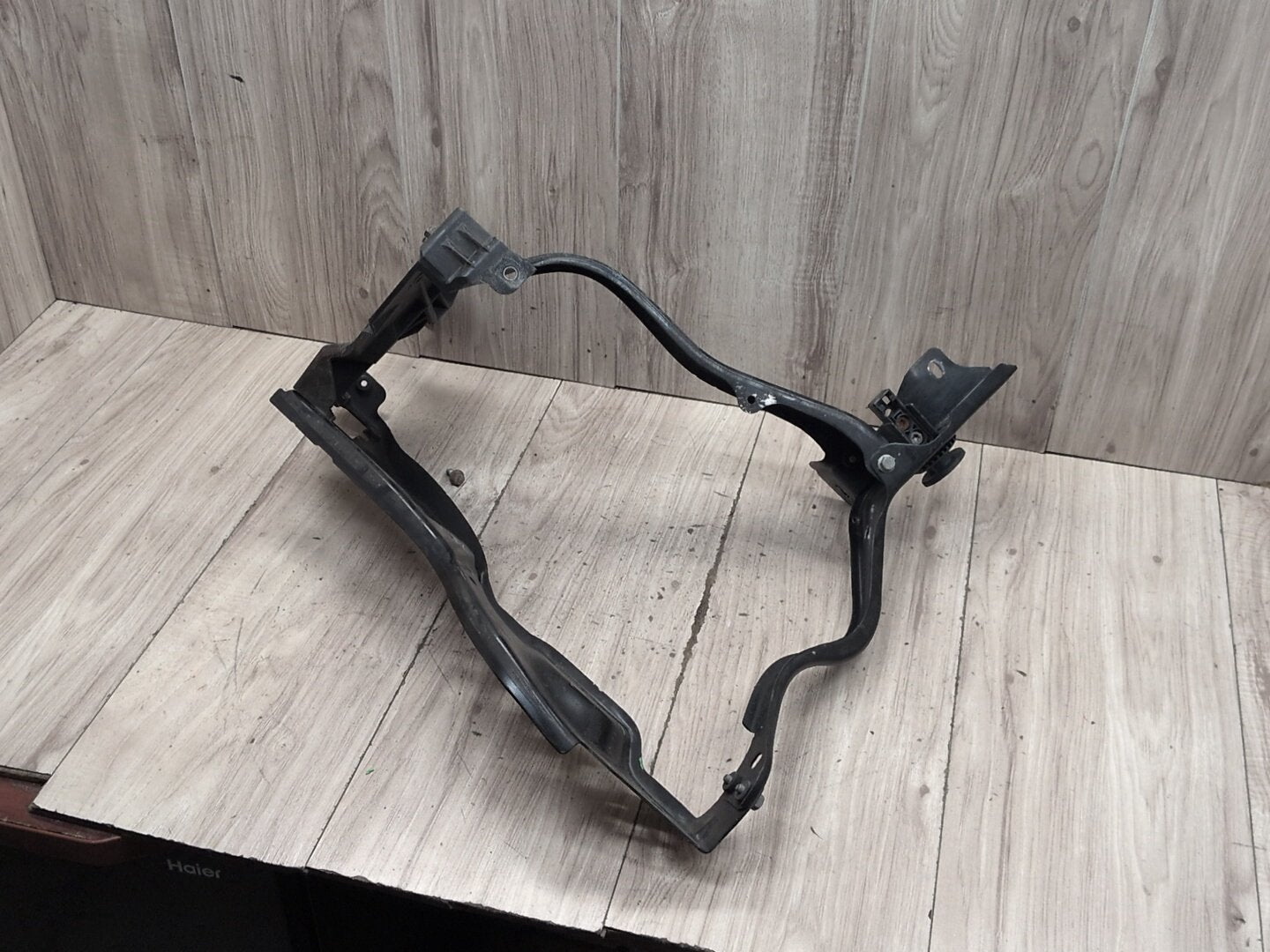 2009-2012 Mercedes-Benz E550 W212 Left Driver Headlight Bracket PP212620021 OEM