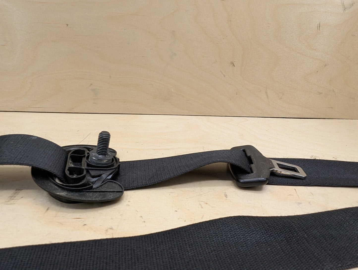 OEM BMW F15 F16 F85 X5 X6 Front Left Driver Seat Belt Seatbelt Retractor Black