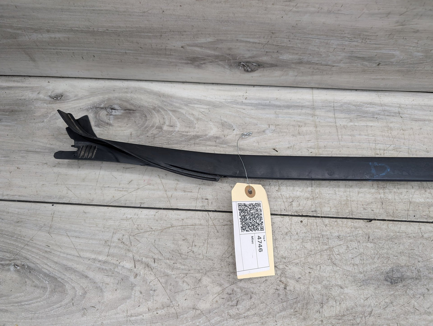 2018 - 2024 BMW X3 G01 Left Driver Side Windshield Drip Molding Trim 7399031 B46B20O1
